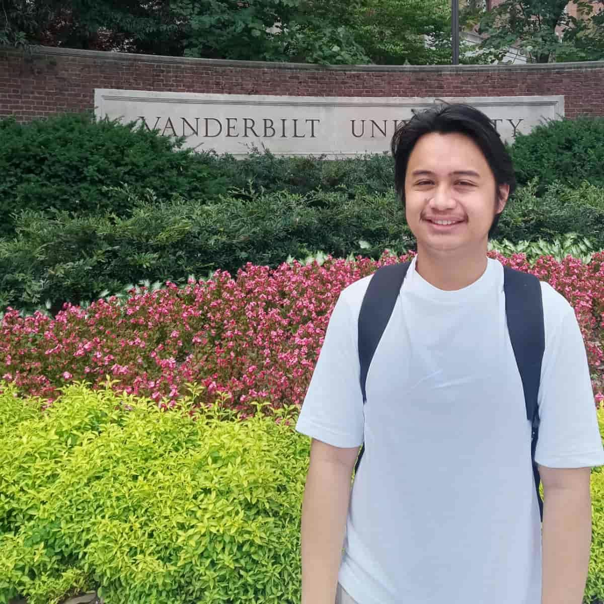 From the Philippines to Vanderbilt - how to market yourself to get into T20 school with financial aid